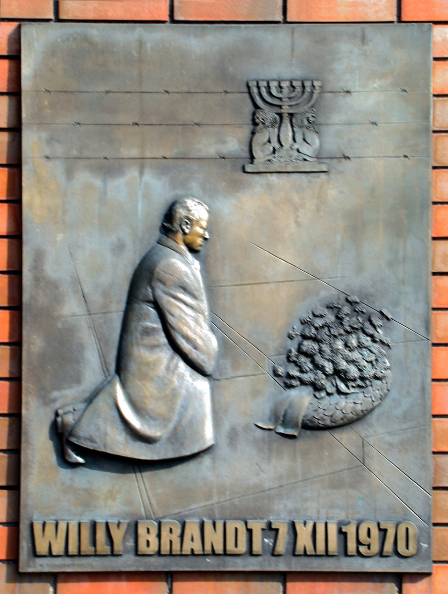 Gedenktafel in der Nähe des Denkmals (Szczebrzeszynski - Selbst fotografiert, gemeinfrei) Willy Brandt Warschauer Ghetto 1970
